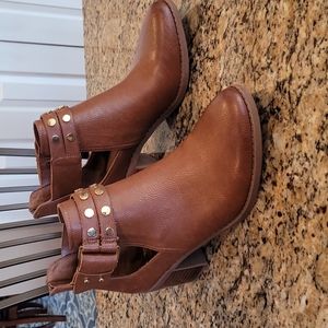 Bar 3 ankle boots sz 9 nwt